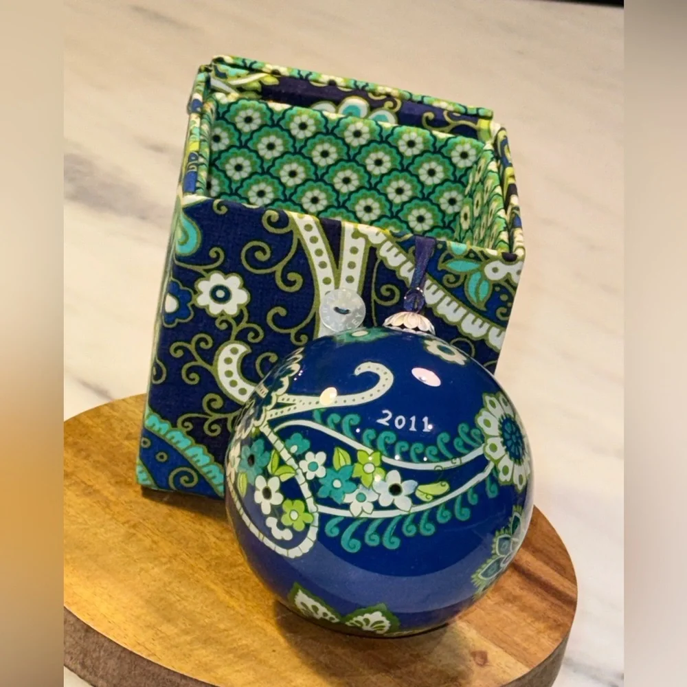 VERA BRADLEY Glass Christmas Ornament 2011 RHYTHM & BLUES 4